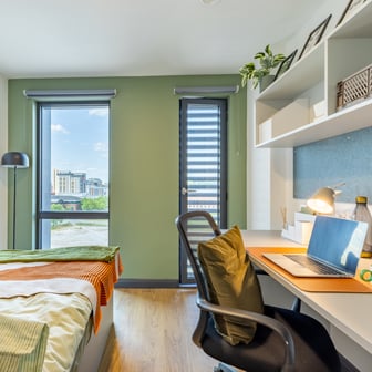 Silver En Suite - Image 1